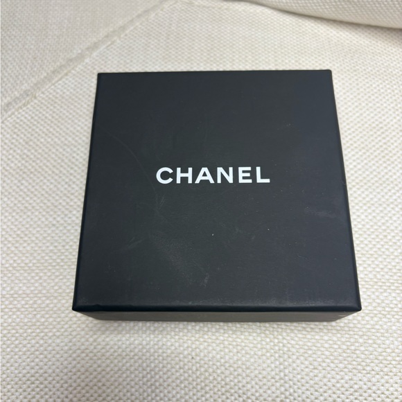 AUTHENTIC Chanel 19 Lambskin Card Case - Picture 7 of 7